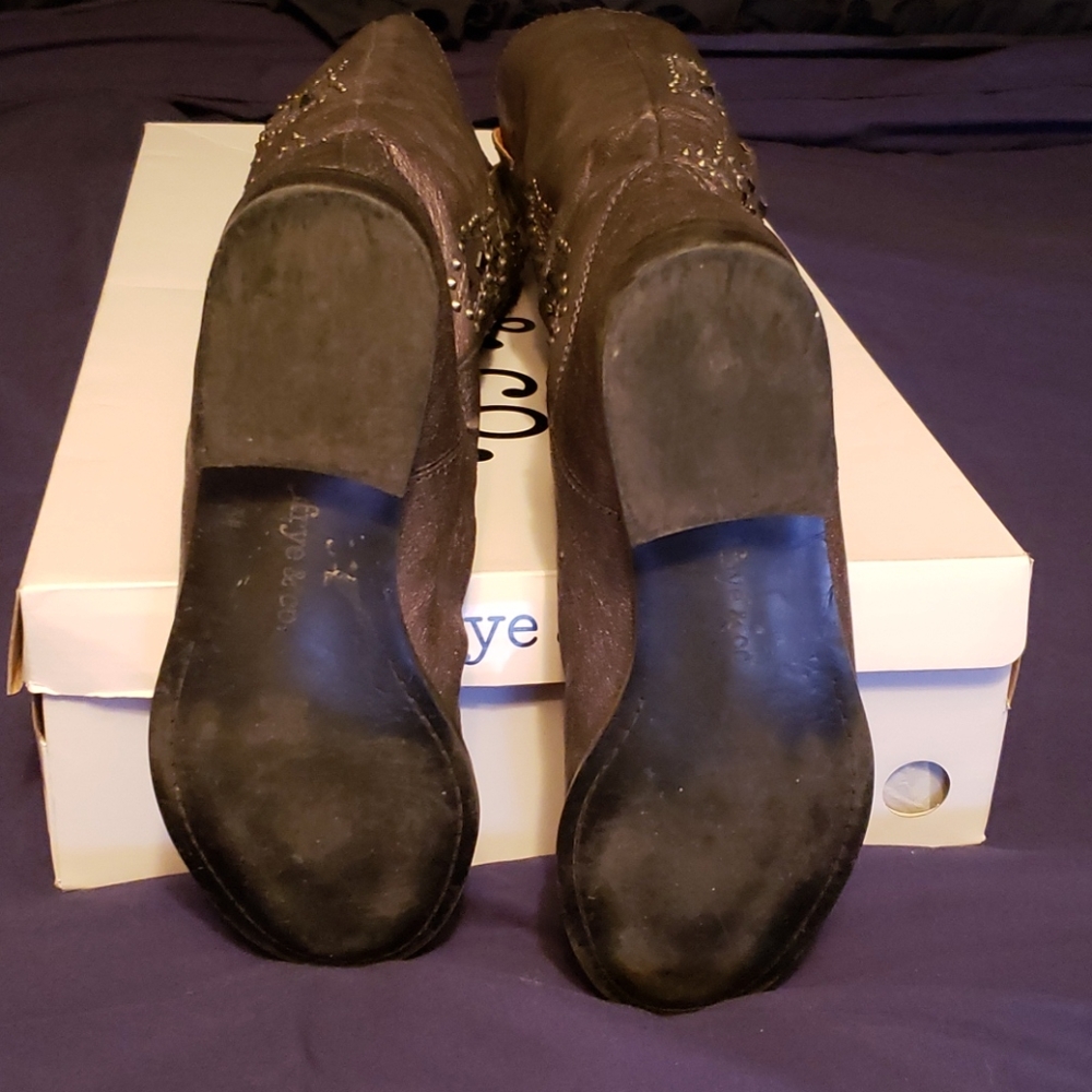 Boots - Picture 5 of 5